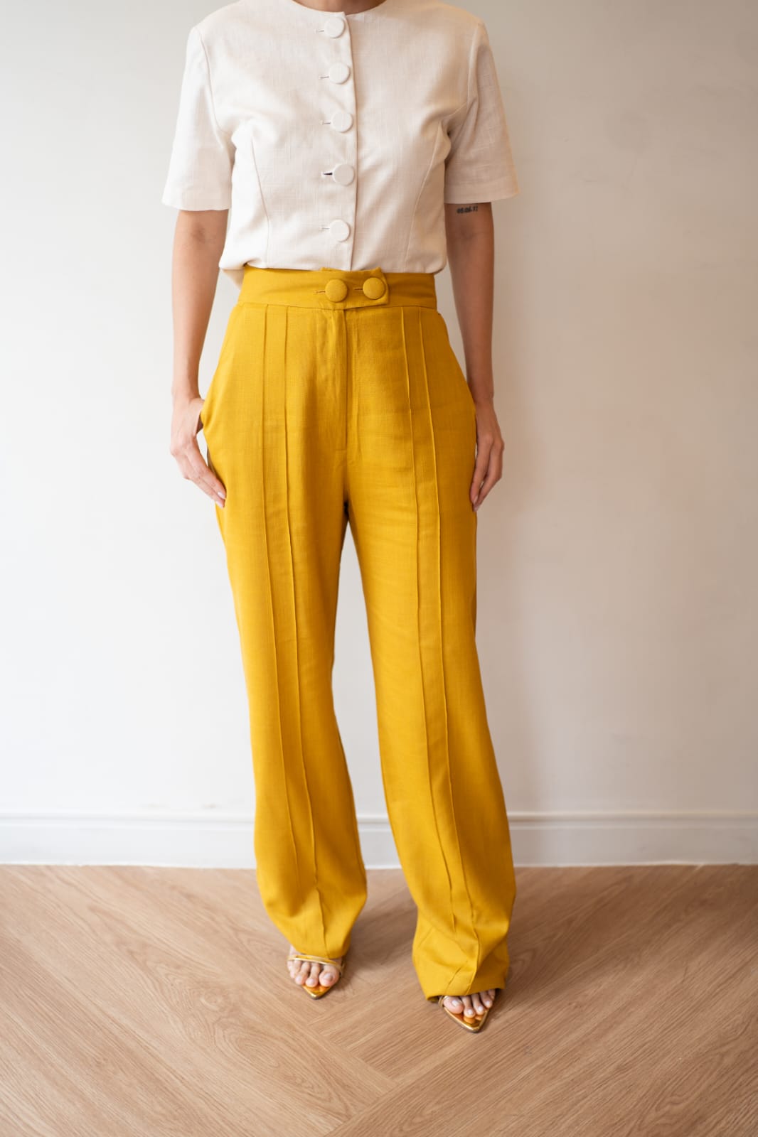Calça Alfaiataria Botões Mostarda Soul Hara
