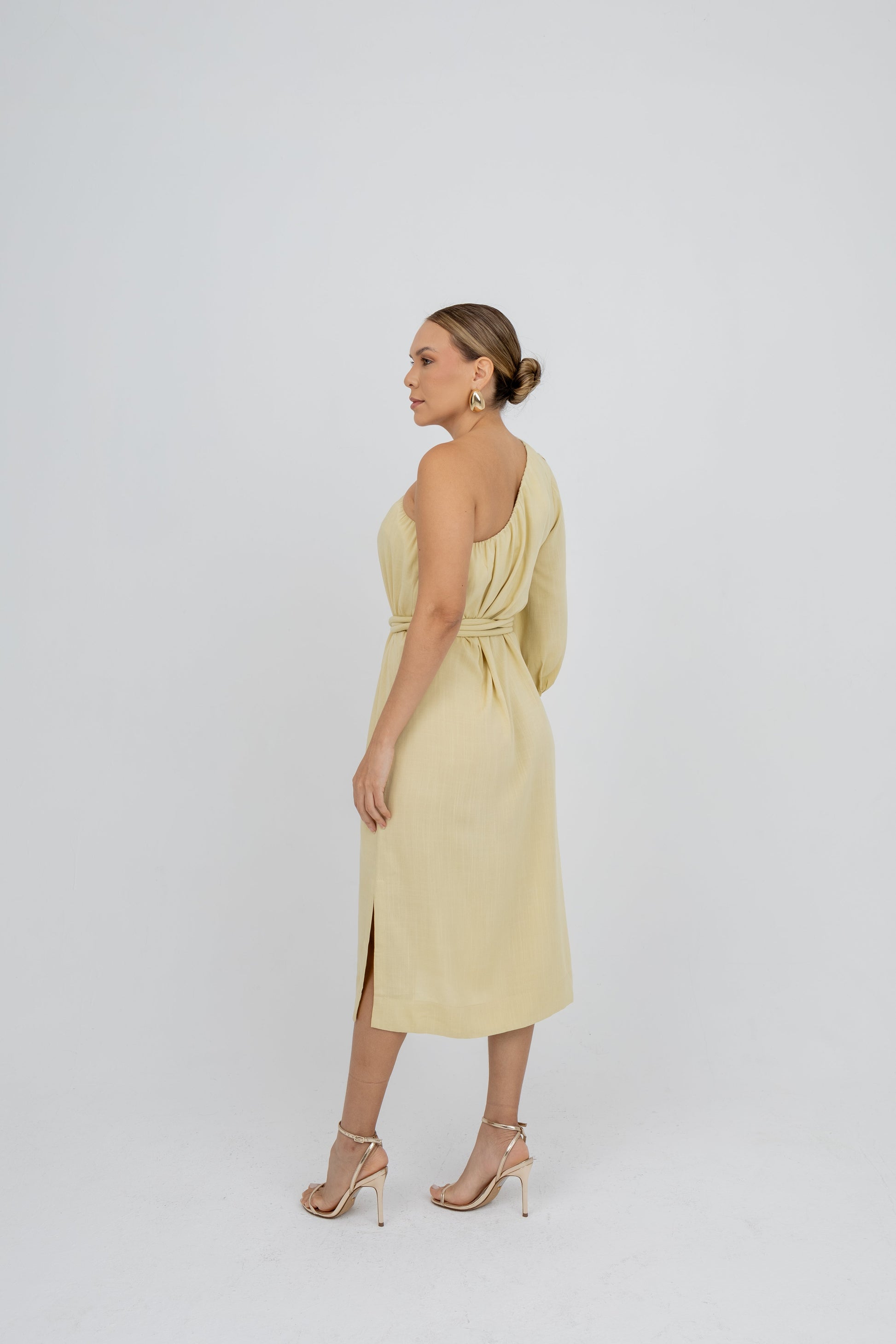 Vestido de Um Ombro Só Amarelo Jaca Soul Hara
